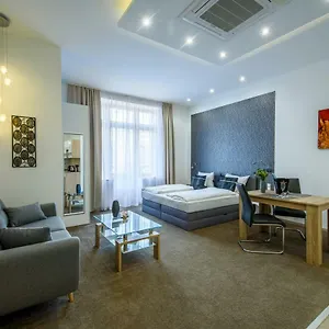 Karoly Corner Residences דירה